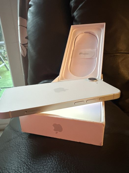 Iphone 16 E 128 GB kolor bialy - 100% baterii