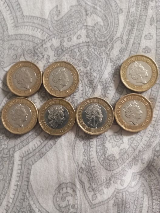 One pound, vários anos