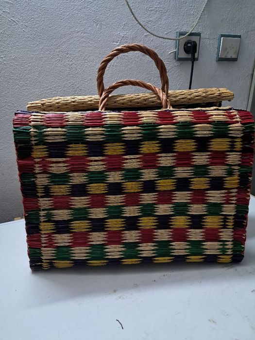 35€ Vendo cesta nova de palha, feita manualmente