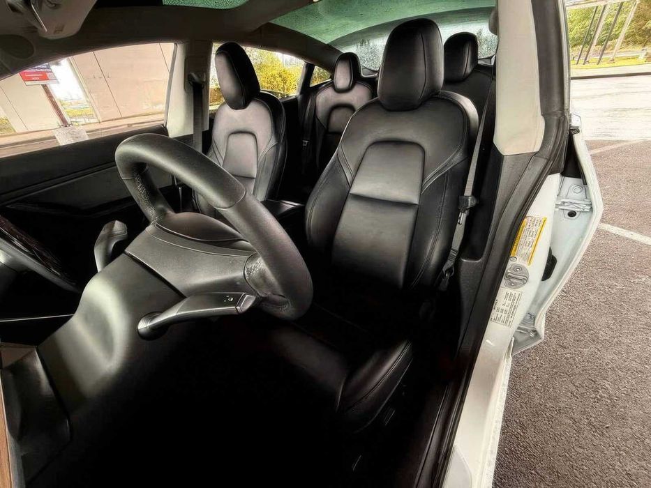 Tesla Model 3      2019