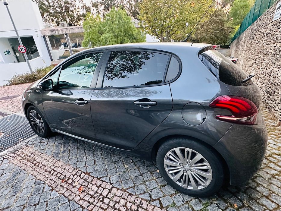 Peugeot 208 em ótimo estado