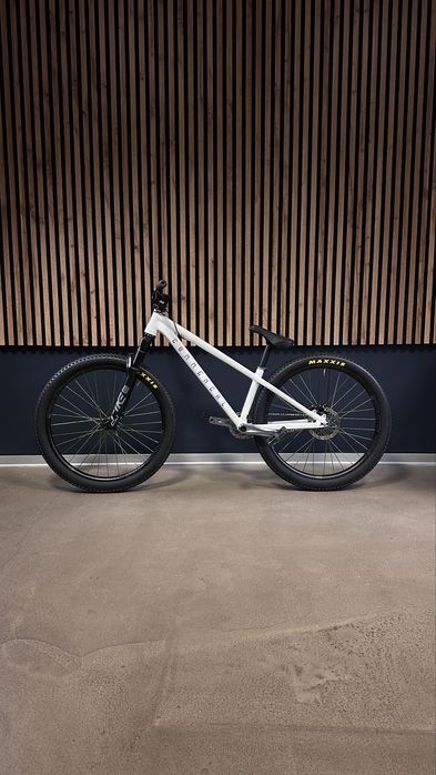 Rower MTB Dirt Commencal M Absolut 2025 Industry Nine