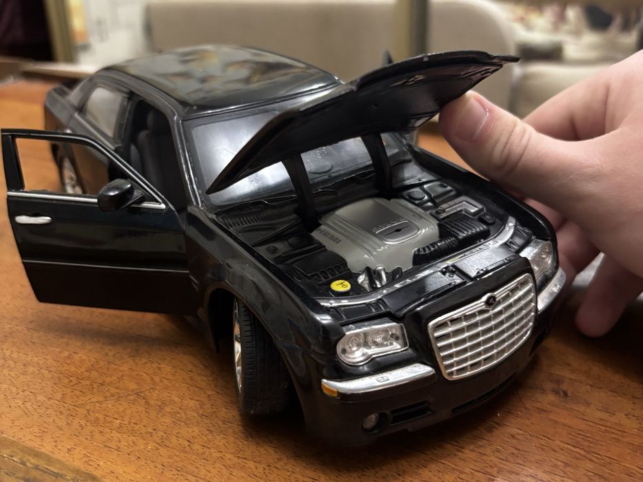 Колекційна машинка Chrysler 300C