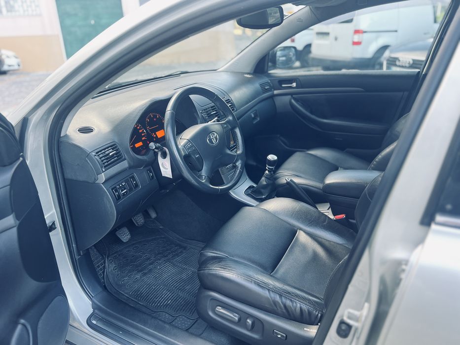 Toyota Avensis 2.0D4d sol - Ano 2007/05