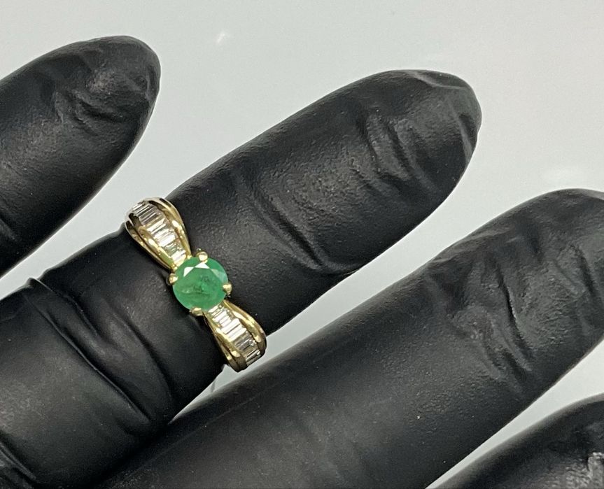 #перстень # золото 750 #размер 17,5#изумруд# бриллианти#