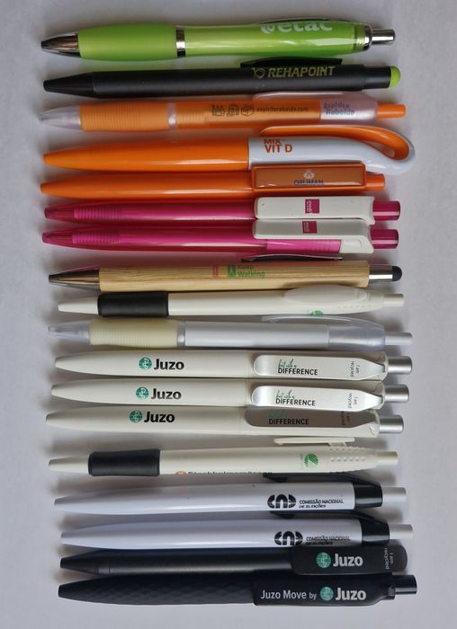 Conjunto 18 canetas diversas, com publicidade