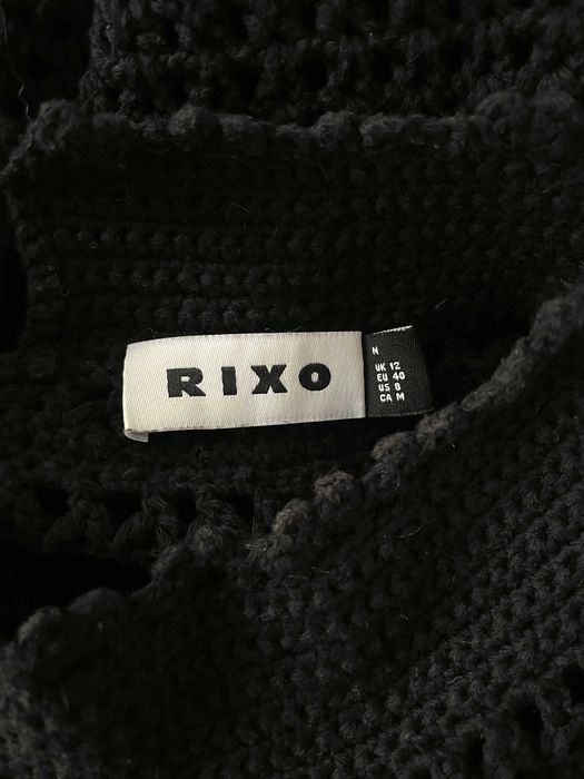 Sweter Rixo czarny szydełkowy kołnierz falbanki