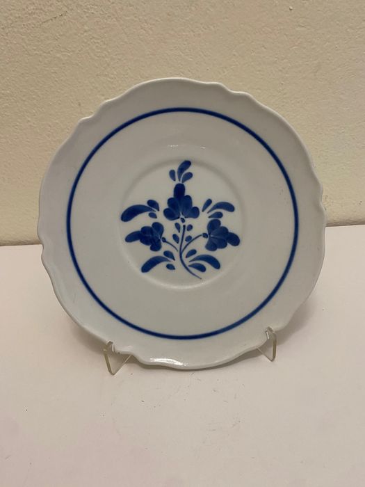 Prato em louça tradicional de Viana do Castelo pintada a mão