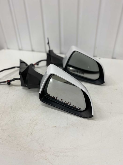 Праве дзеркало заднього виду Tesla Model 3 Lift 21-23. 1592034-00-С