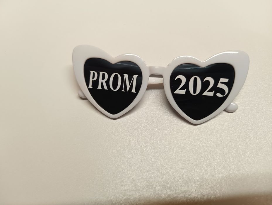 Okulary na studniowke z napisami Prom 2025