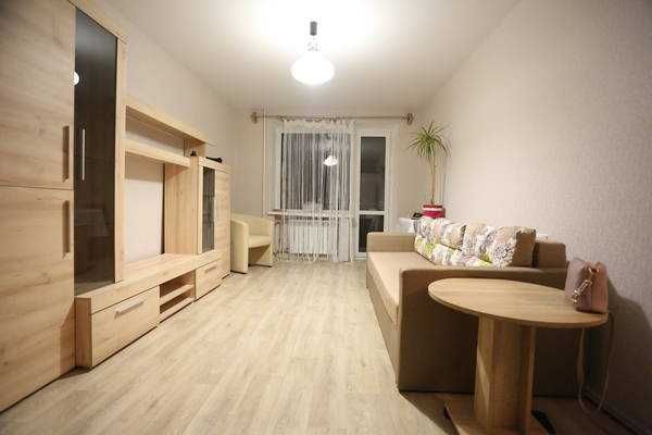 Продам 1 ком. квартиру на ж/м Красный Камень. Кирпич. Газ!