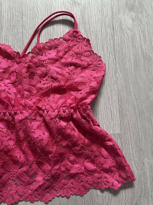Top ZARA em renda cor de rosa