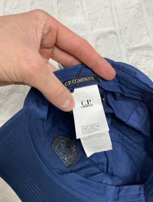 Мужская кепка C.P. Company — стильный аксессуар для повседневного использования