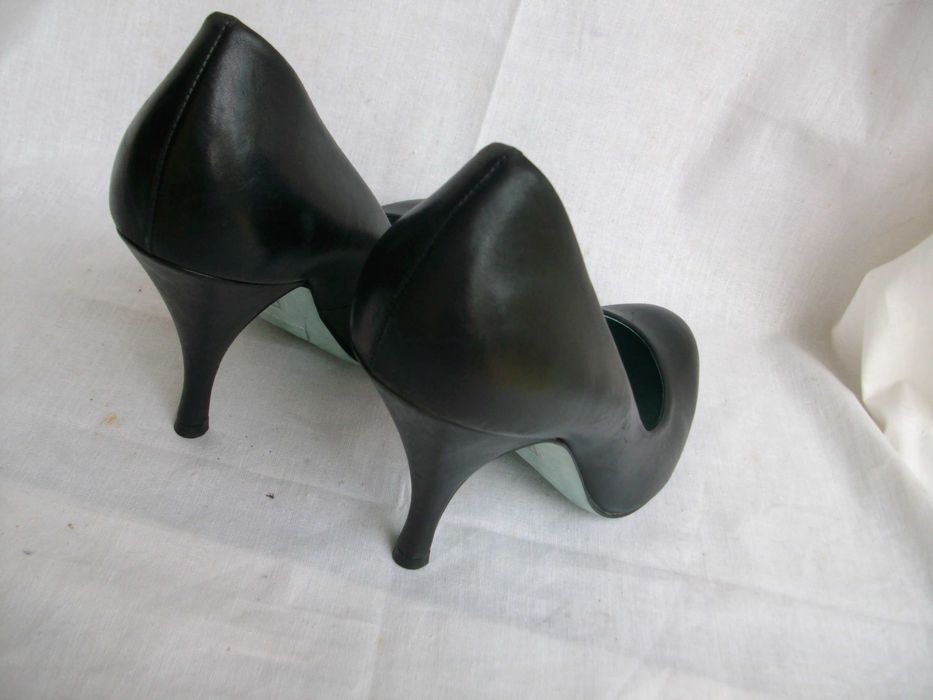 KG & Kurt Geiger skórzane szpilki platforma 40
