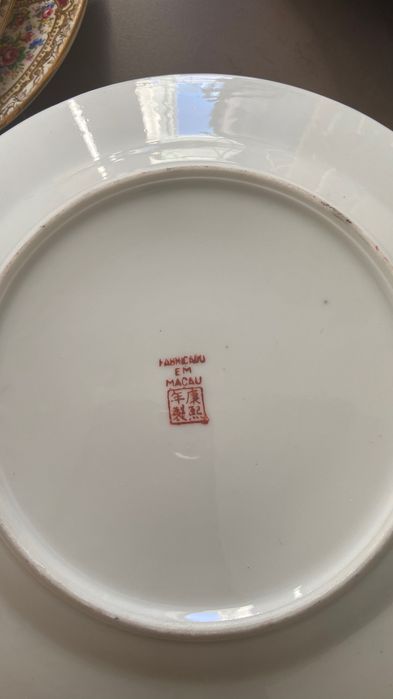 Vintage tableware for collectors427808370145382401