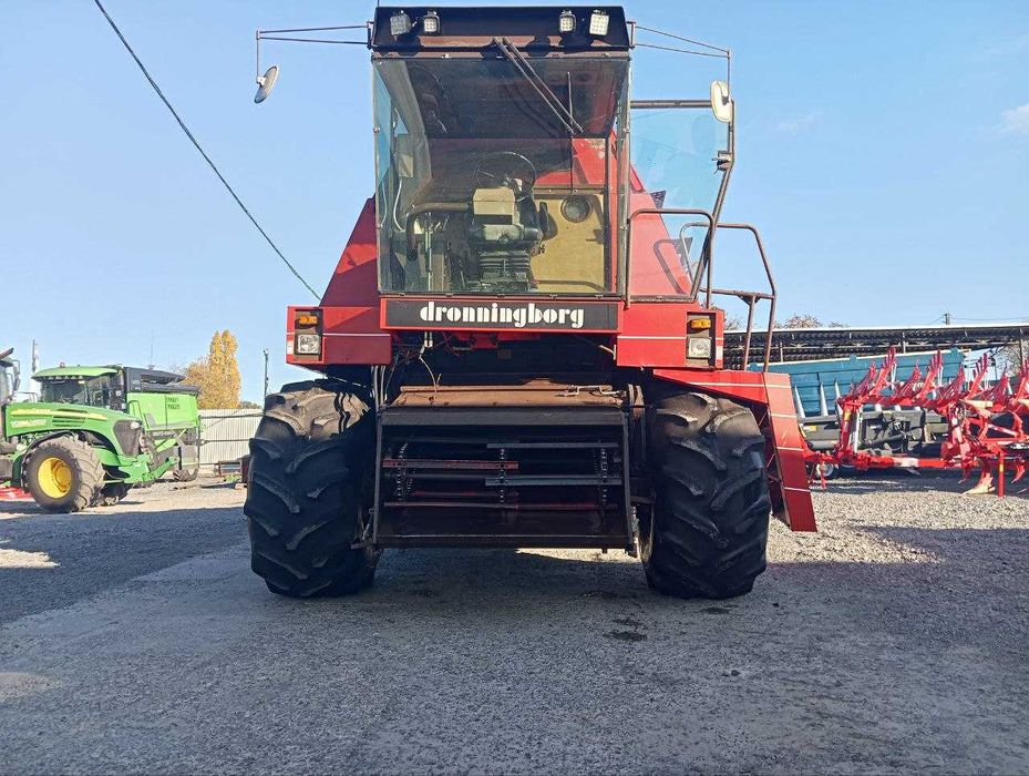 Комбайн Dronningborg D 7500 з гідроходом