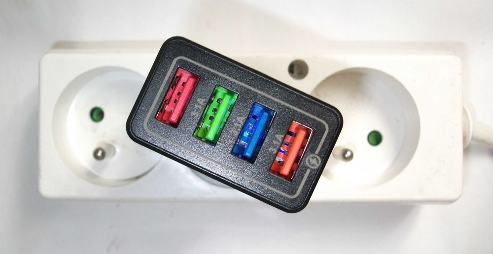 Ładowarka do Telefonów Sieciowa 4 x USB 3,1A 5V