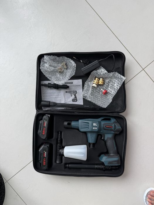 Myjka ciśnieniowa z 2 AKUMULATORAMI, BEZPRZEWODOWA w walizce