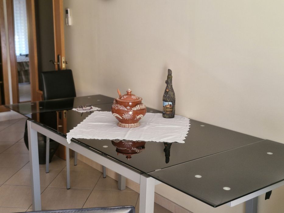 Mesa de sala com quatro cadeiras