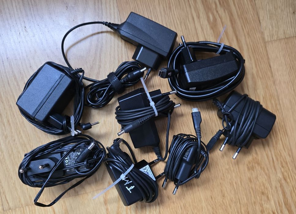 Ładowarki 8 sztuk, mini/micro USB i wtyki