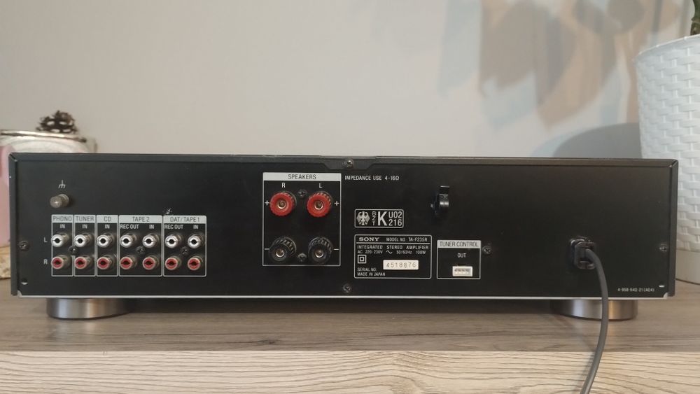 Sony F235 R wzmacniacz