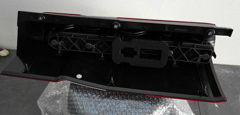 Farol traseiro esquerdo de uma Mercedes Sprinter 2006 a 2018