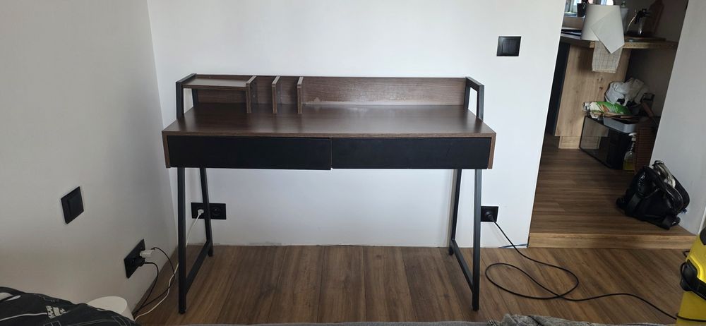 Biurko w stylu loft.