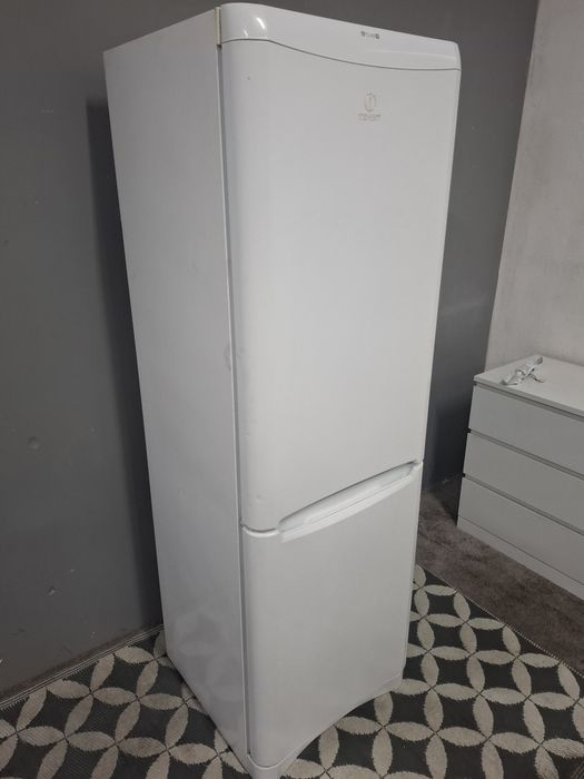 Lodówka Indesit Lodówka-zamrażarkę 185