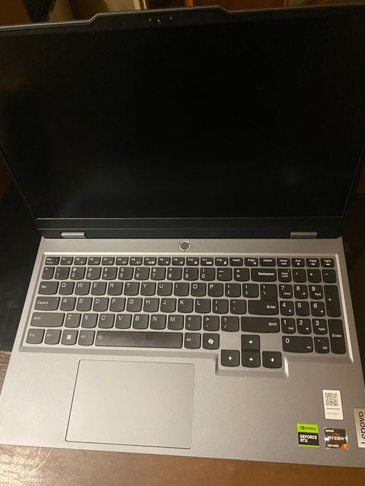 Laptop Lenovo LOQ ryzen 7 rtx 4070 24 GB ram