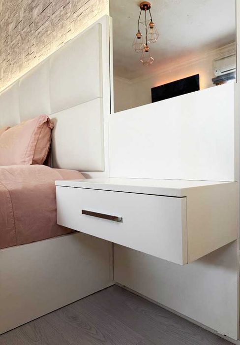 Cama KING (200X200) + Mesa Cabeceira + Espelhos + LED