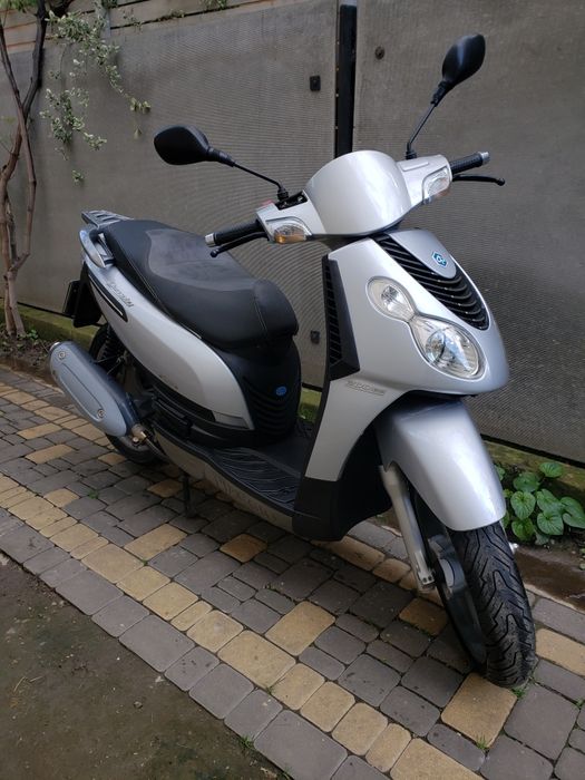 Скутер Piaggio Carnaby 200 Sh