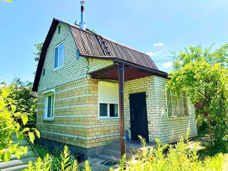 Продам дачу с.Новосілки.Підсобні приміщення,криниця,камін