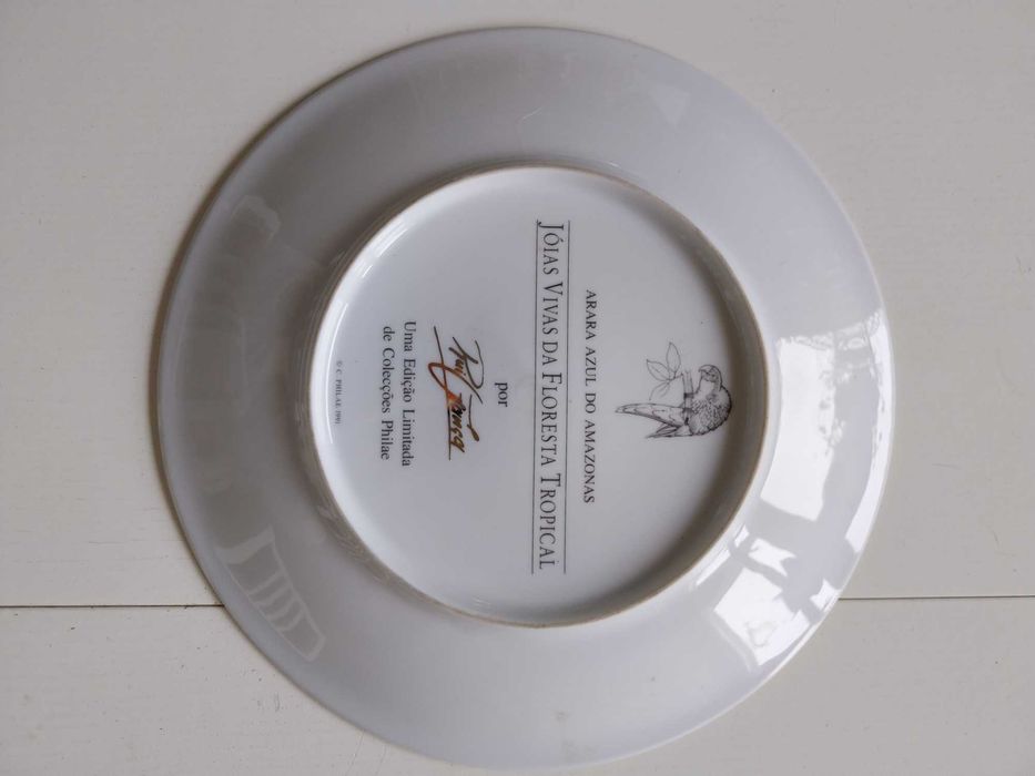 Philae Collection Plate with Macaw426077115216701441