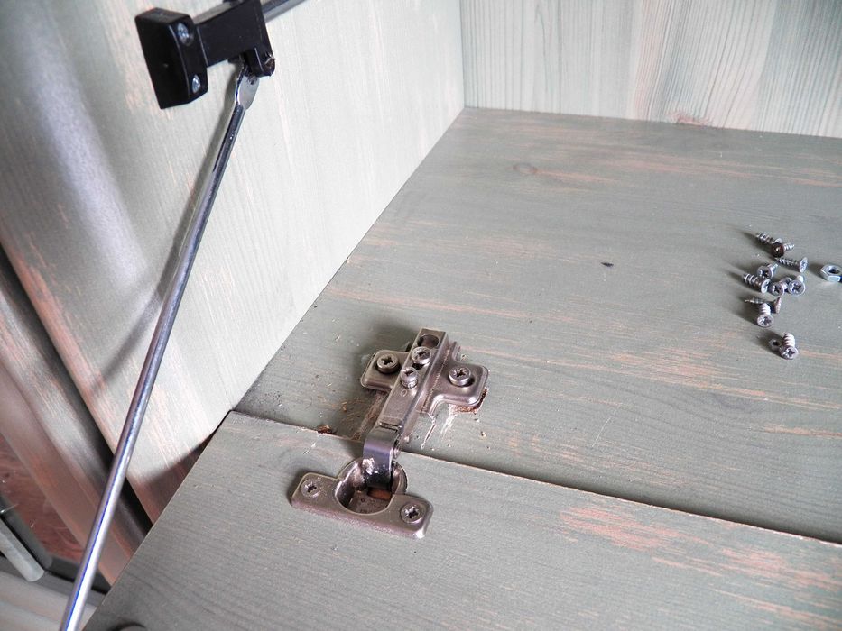 Barek "RETRO" BRW. Black Red White.