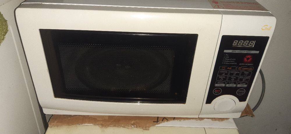 Microondas com grill digital