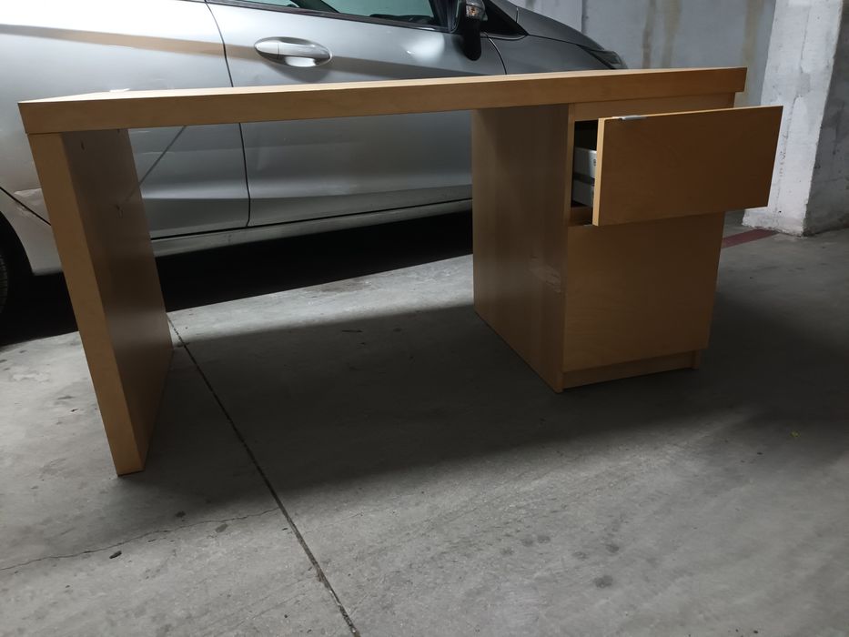 Secretária impecável