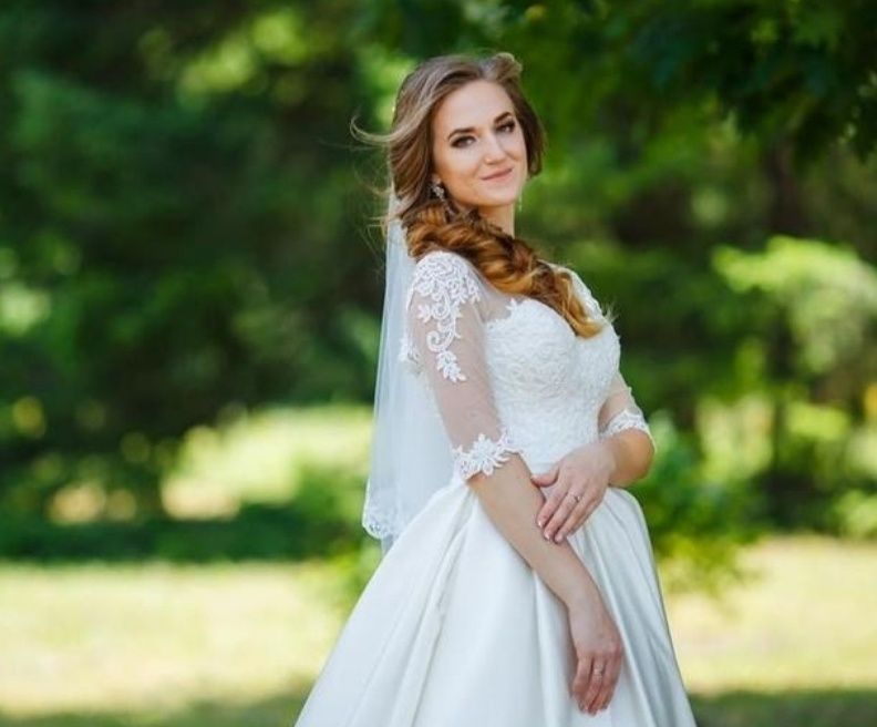 Весільна сукня зі шлейфом