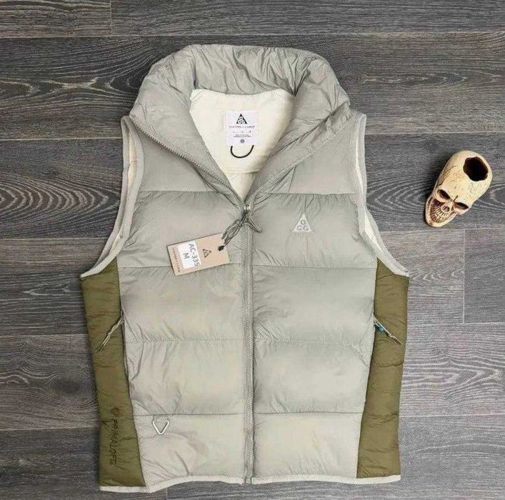 Бежевий жилет acg s-m