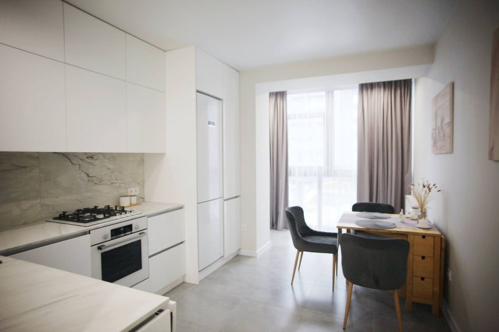 Озеро! Парк! Центр! 
Стильна двохстороння квартира біля озера