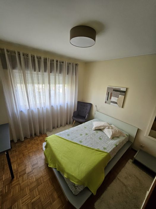 Alugo quarto zona hospital de S.JOAO