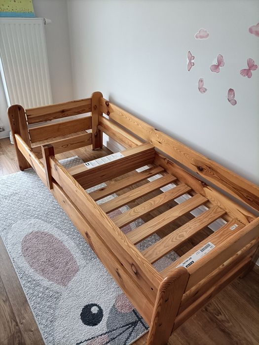 Drewniane łóżko dla dziecka