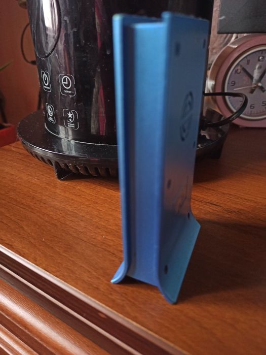 Годинник на батарейках, температура повітря.