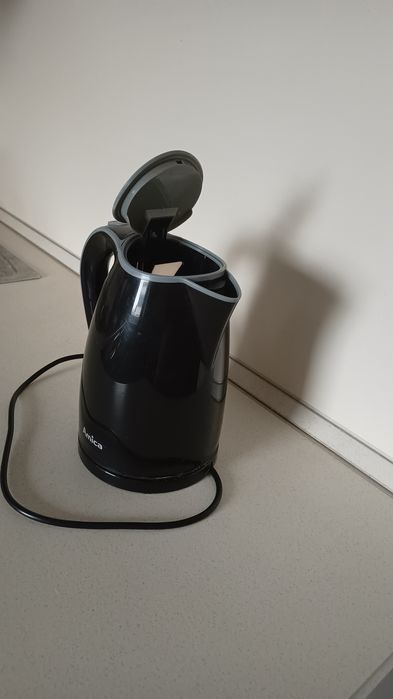 Czajnik elektryczny Amica używany, uszkodzony (działa)