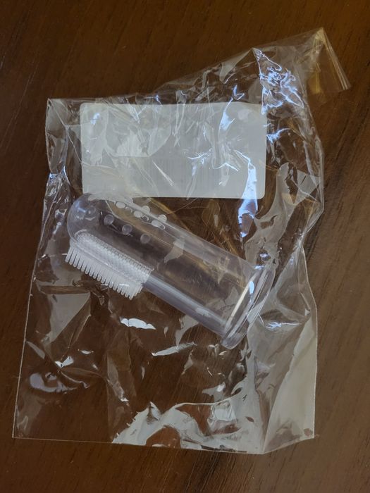 Силіконова щітка на пальчик - прорізувач для Немовлят.