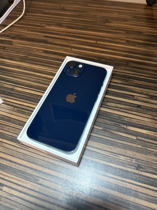 iPhone 13 128 GB granatowy – bardzo dobry stan