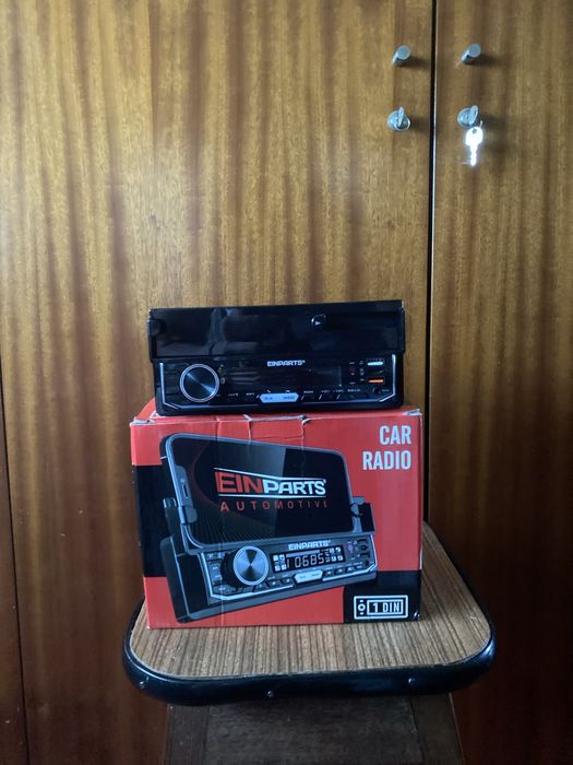 Rádio Auto EINPARTS 1 DIN com Suporte para Telemóvel - Como Novo!