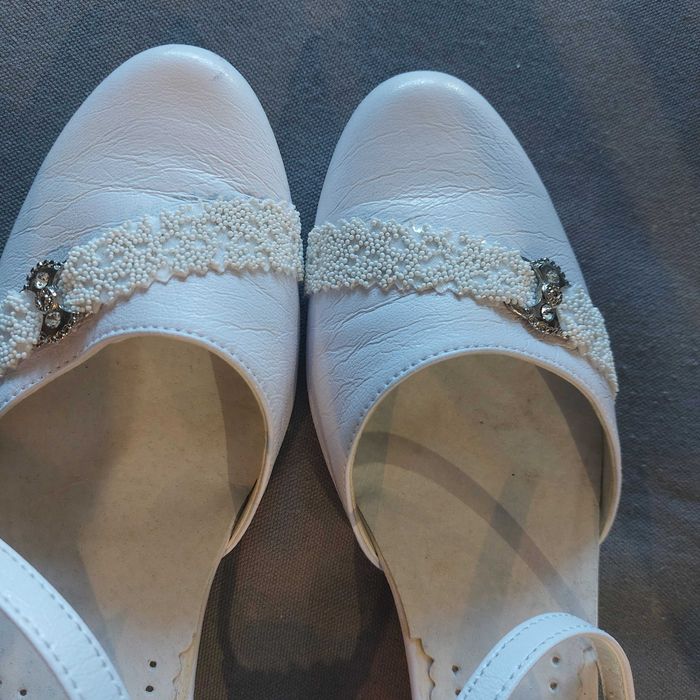 Białe czółenka komunijne rozmiar 37