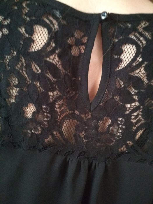 Bluzki czarne S koronka