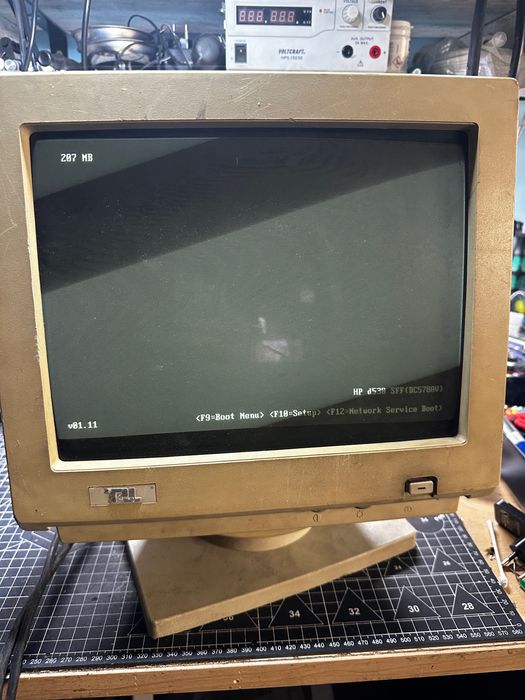 Zabytkowy monitor monochromatyczny VGA royal