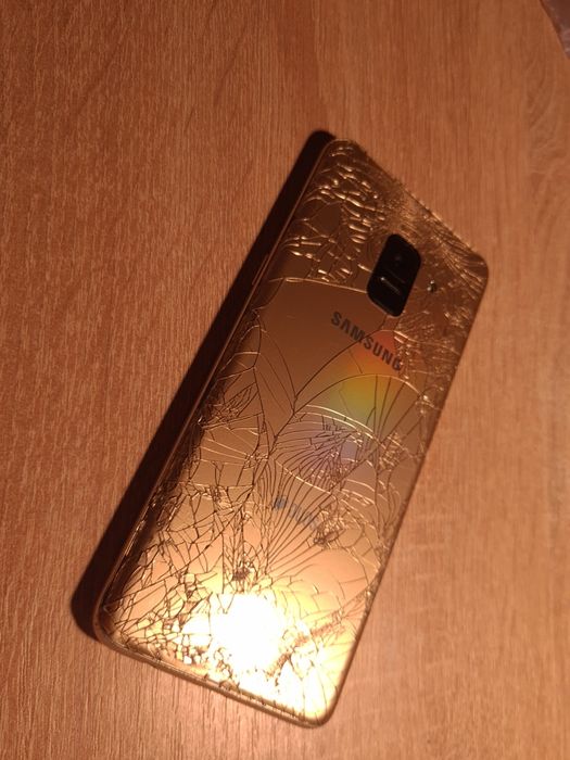 Samsung a8 2018 32/4 телефон самсунг а8 2018